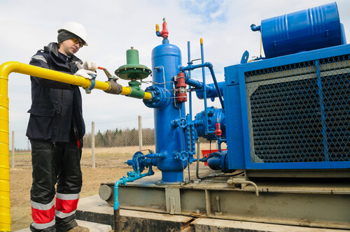 Worker employs equipment of the natural gas field station